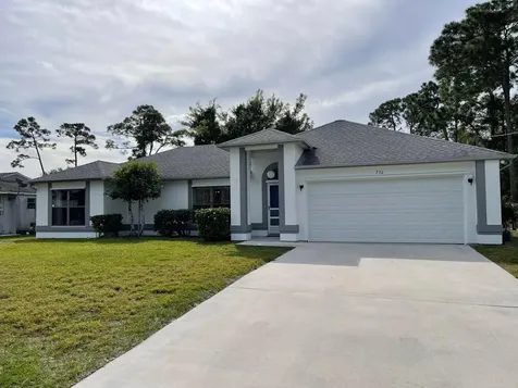 752 SE Sweetbay Avenue Port St Lucie FL 34983
