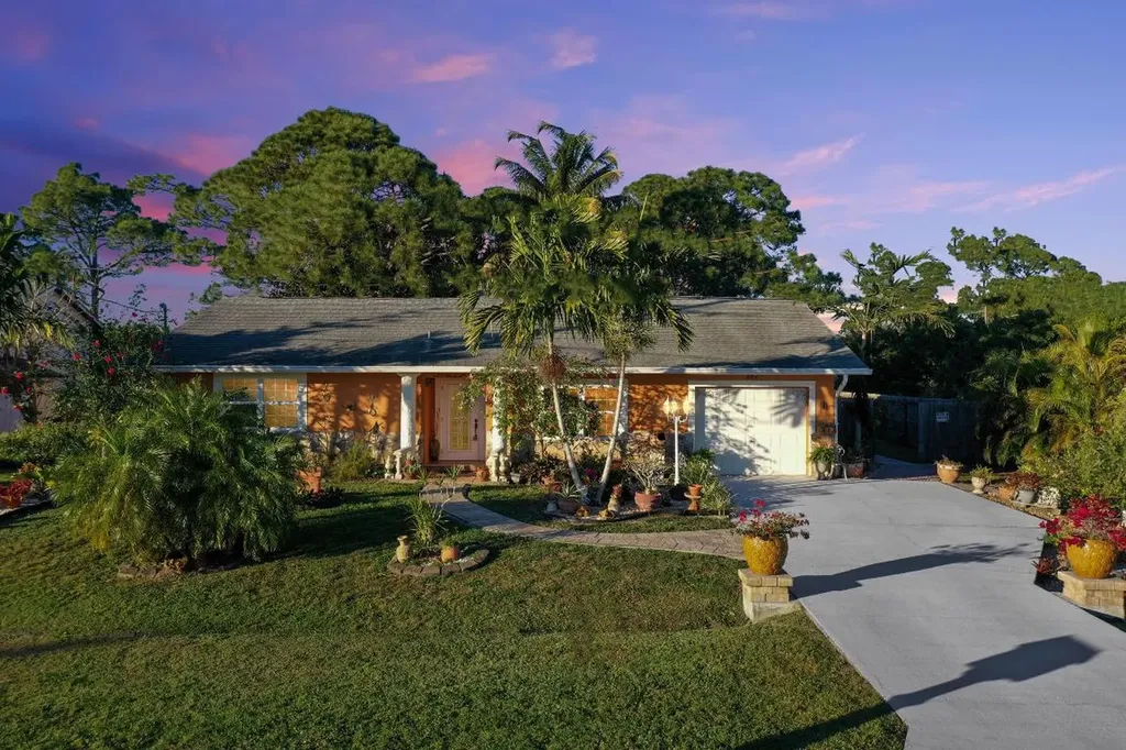 581 SE Thornhill Drive Port St Lucie FL 34983