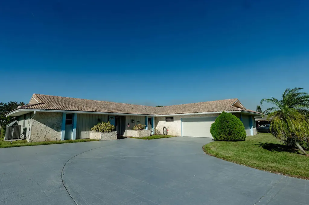 1743 SE Hondo Avenue Port St Lucie FL 34952