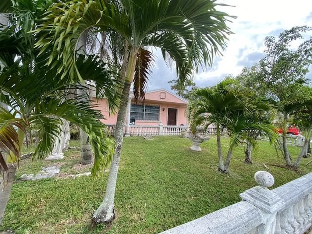4376 Lilac Circle Lake Worth FL 33461