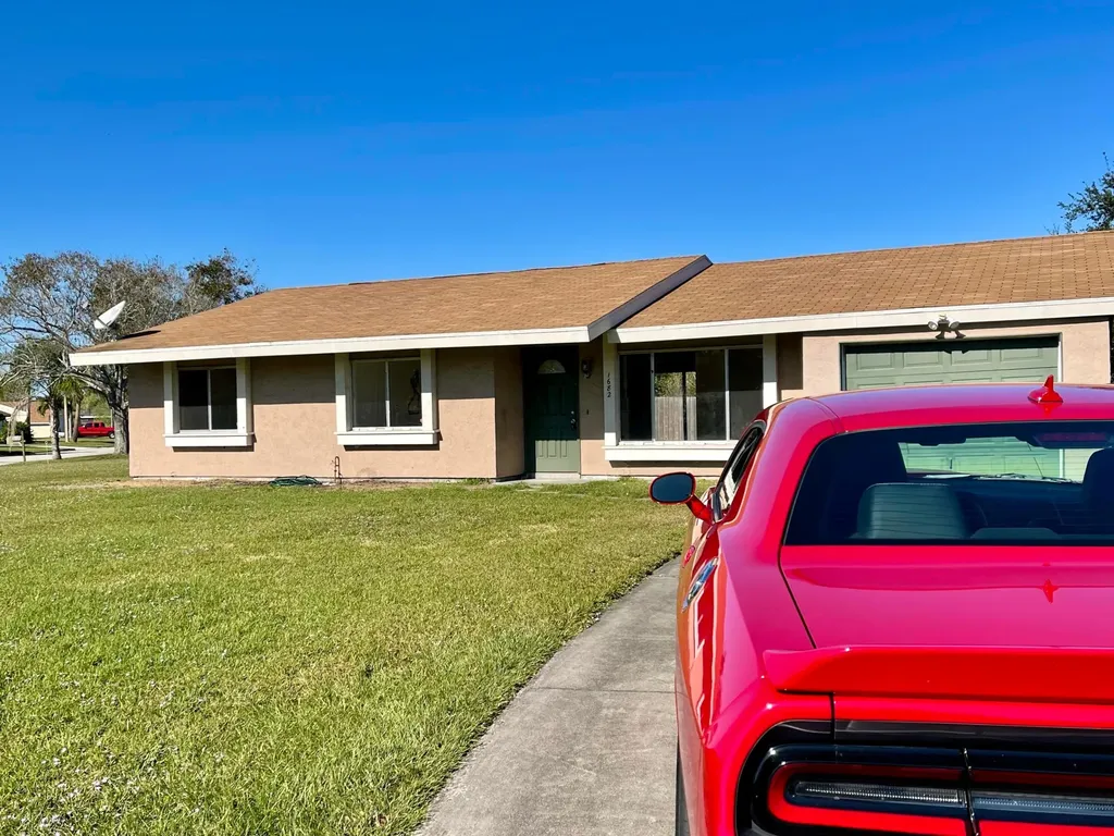 1682 SE Burning Lane Port St Lucie FL 34952