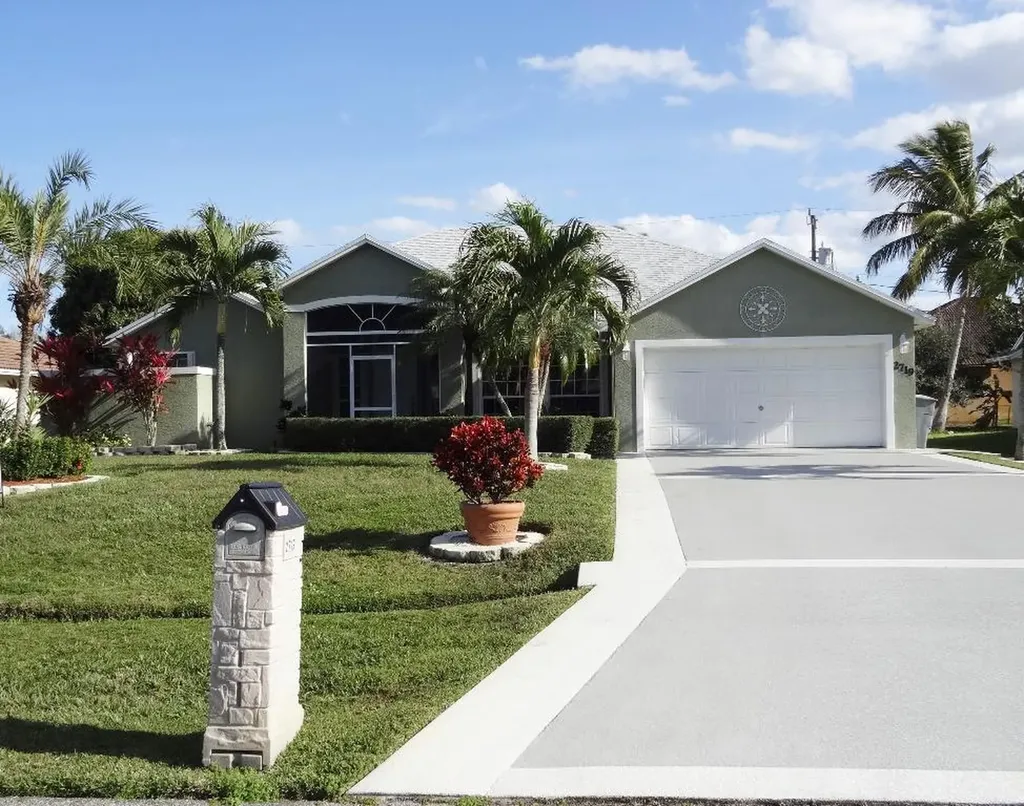 2719 SE Fall Street Port St Lucie FL 34984