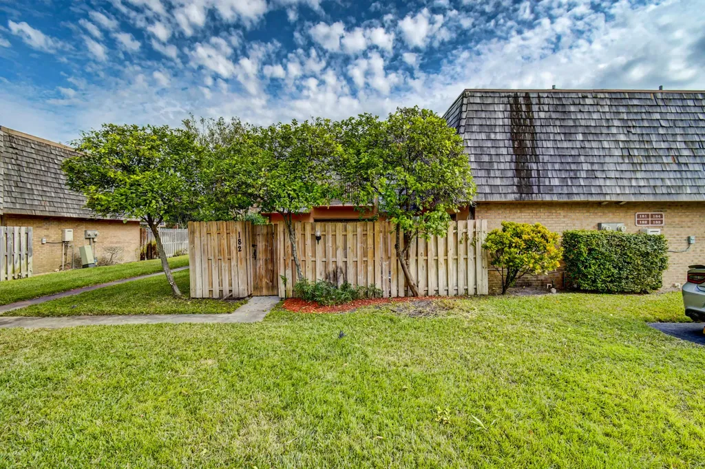 182 Woodland Road Palm Springs FL 33461