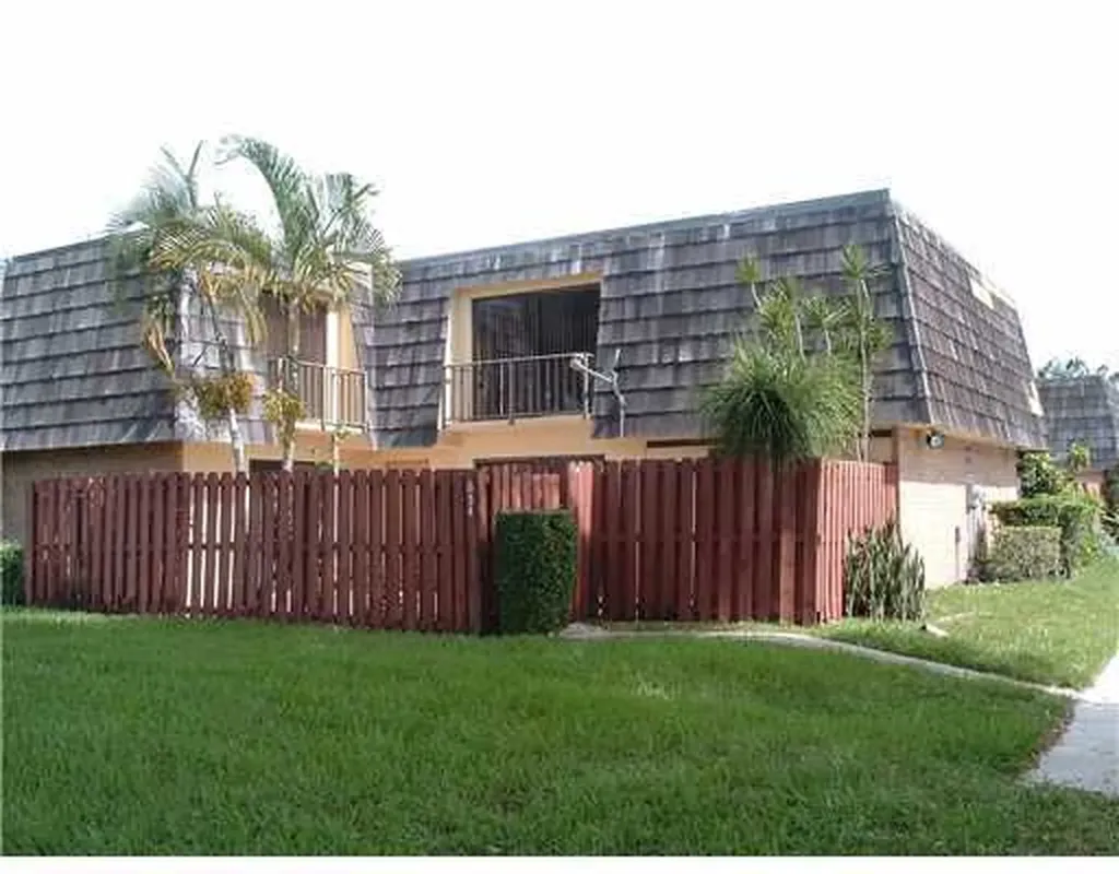 634 Springdale Circle Palm Springs FL 33461