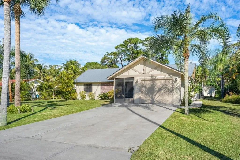 8751 SE Duncan Street Hobe Sound FL 33455