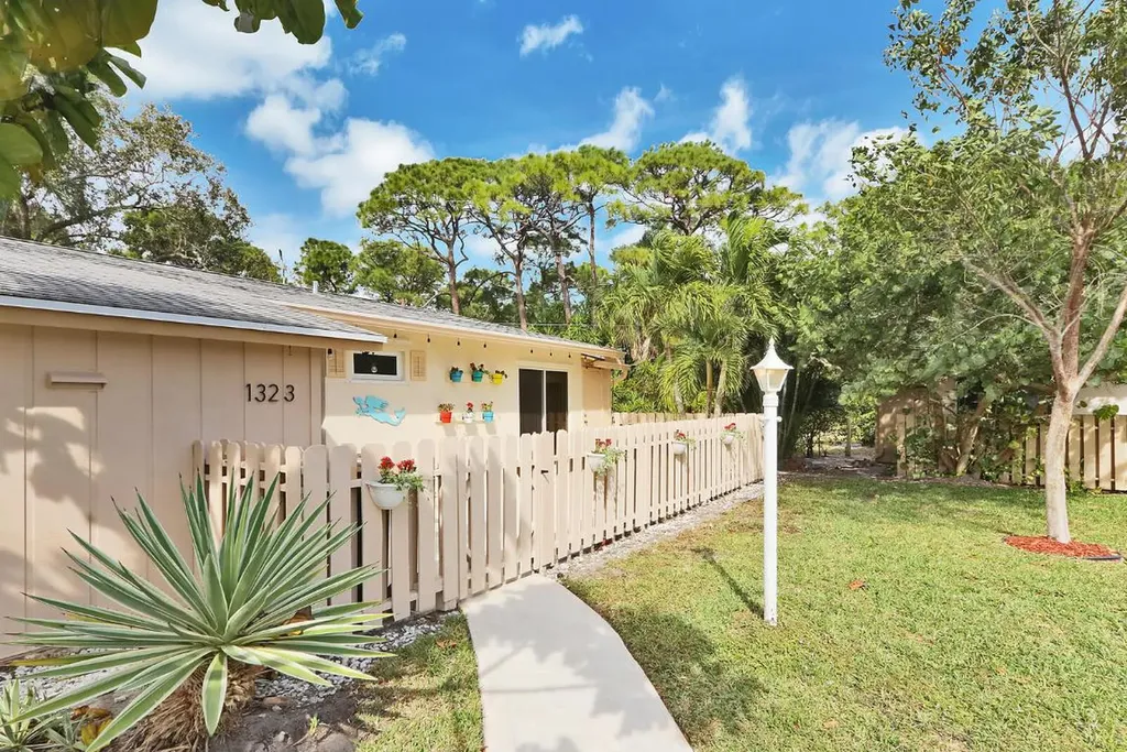 1323 Chippewa Street Jupiter FL 33458