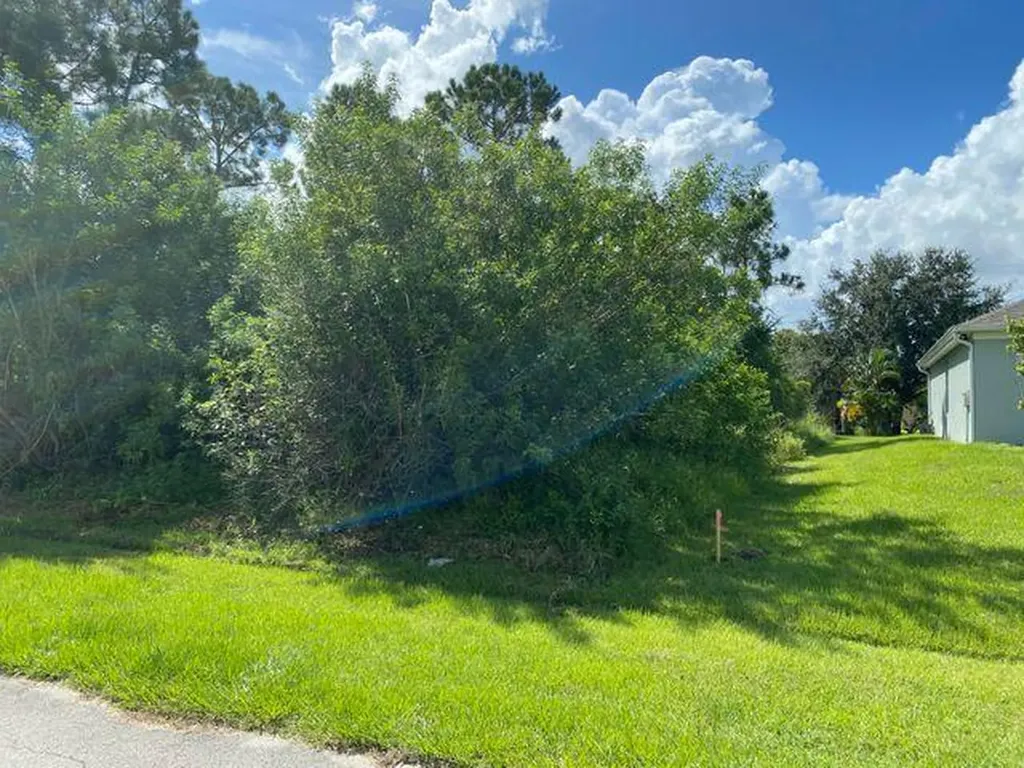 432 SW Nabble Avenue Port St Lucie FL 34953