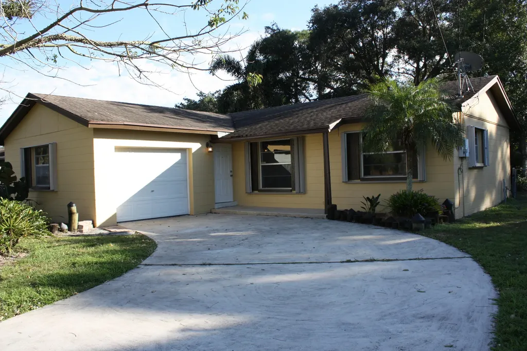 1007 Martinique Avenue Fort Pierce FL 34982