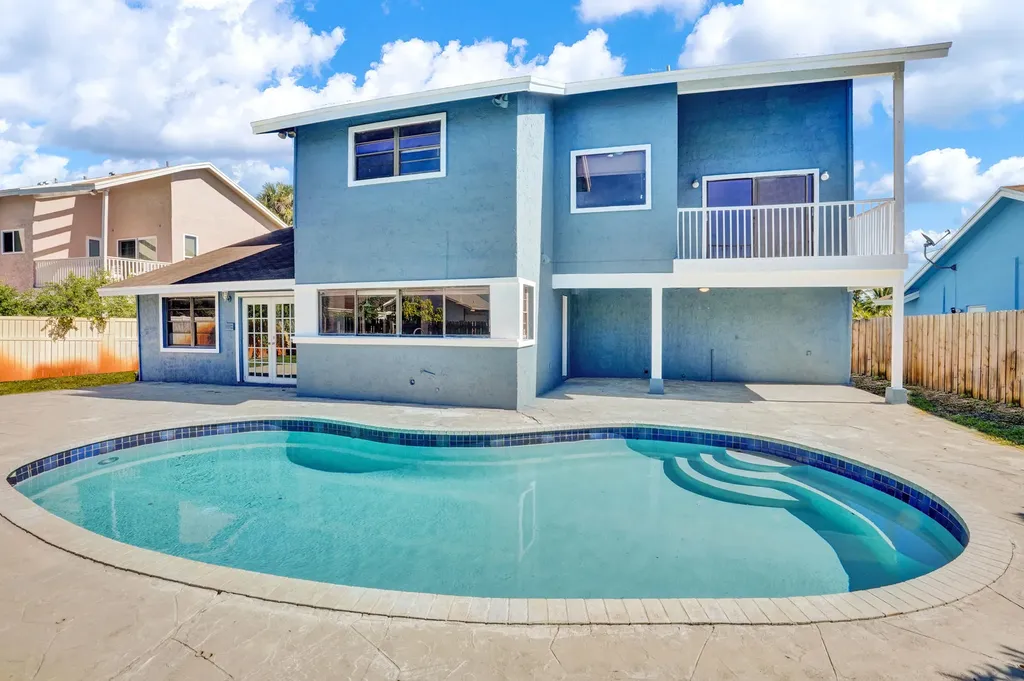 4977 NW 72nd Avenue Lauderhill FL 33319