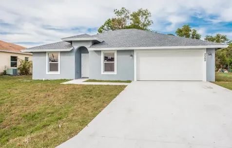 2568 SE Robin Circle Port St Lucie FL 34952