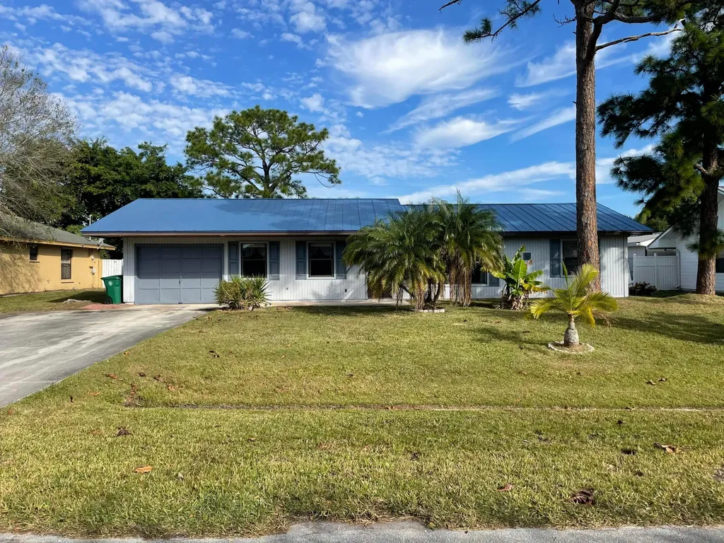 949 SE Breakwater Avenue Port St Lucie FL 34983