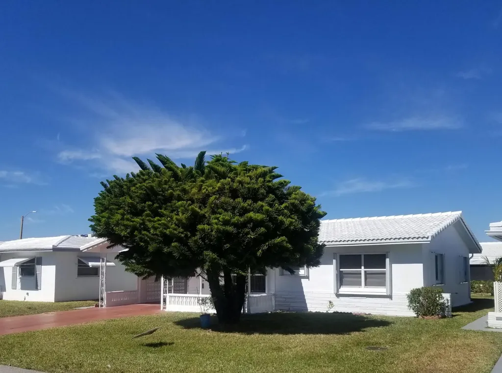 8211 NW 57th Court Tamarac FL 33321