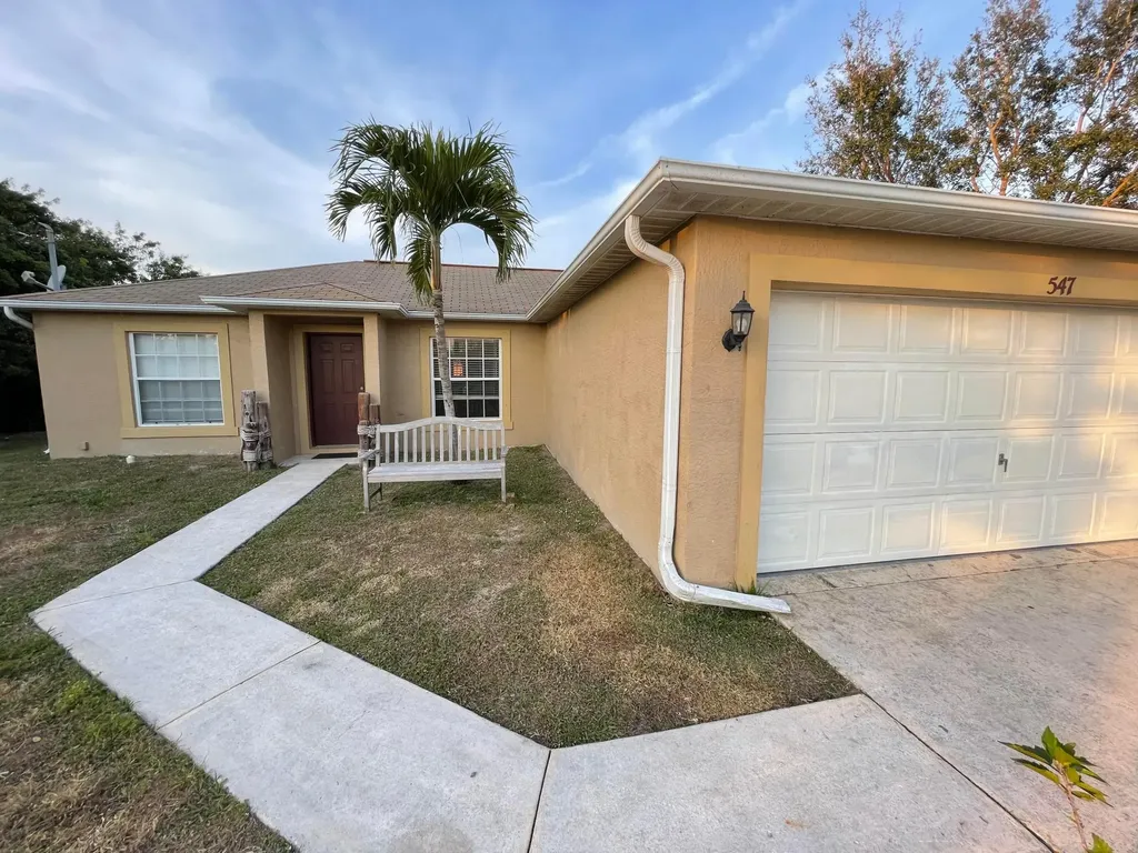 547 SW Jeanne Avenue Port St Lucie FL 34953
