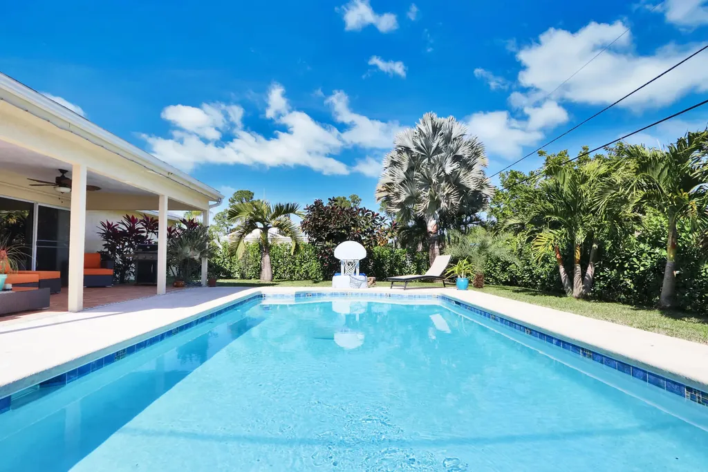 1871 SE Manth Lane Port St Lucie FL 34983