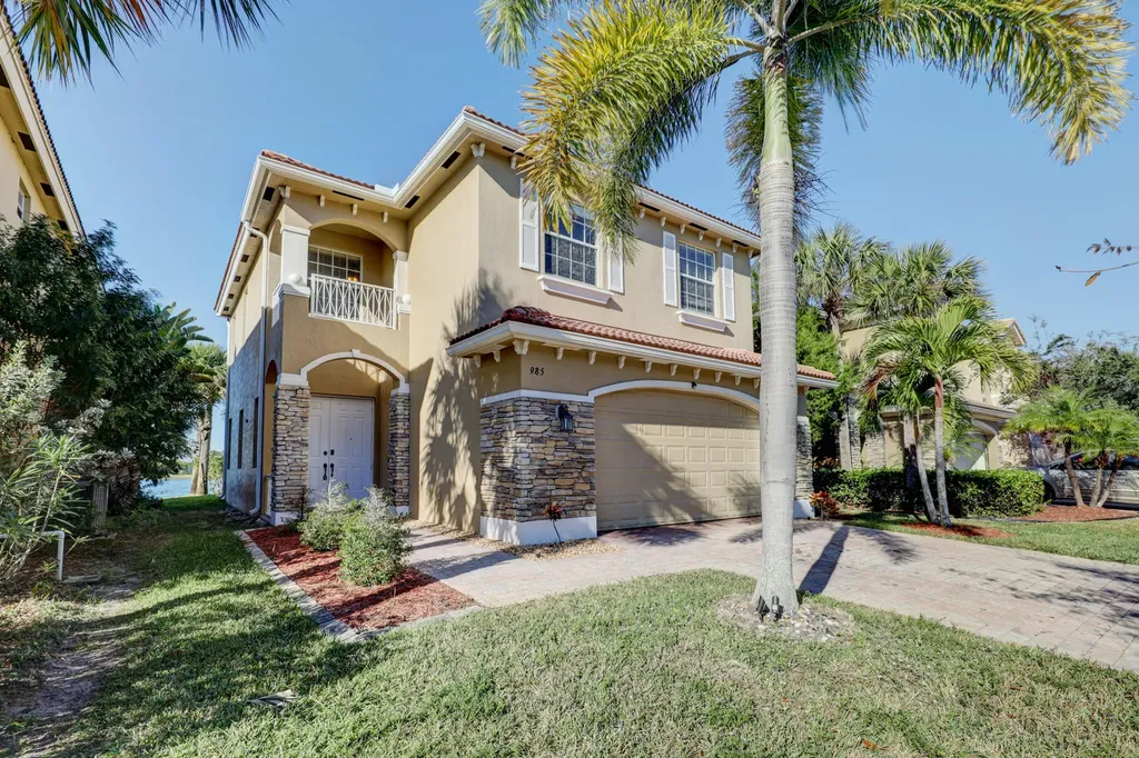 985 NW Leonardo Circle Port St Lucie FL 34986