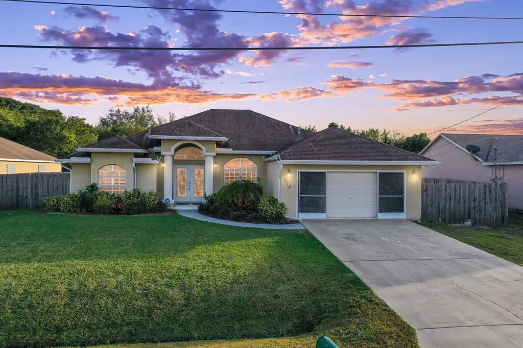 812 SW Mccomb Avenue Port St Lucie FL 34953