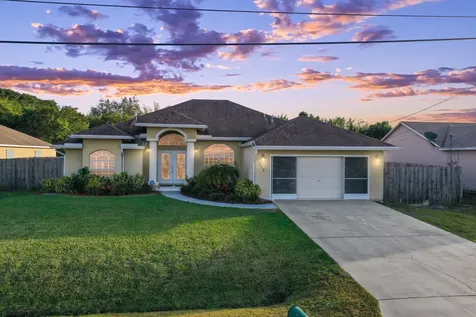 812 SW Mccomb Avenue Port St Lucie FL 34953