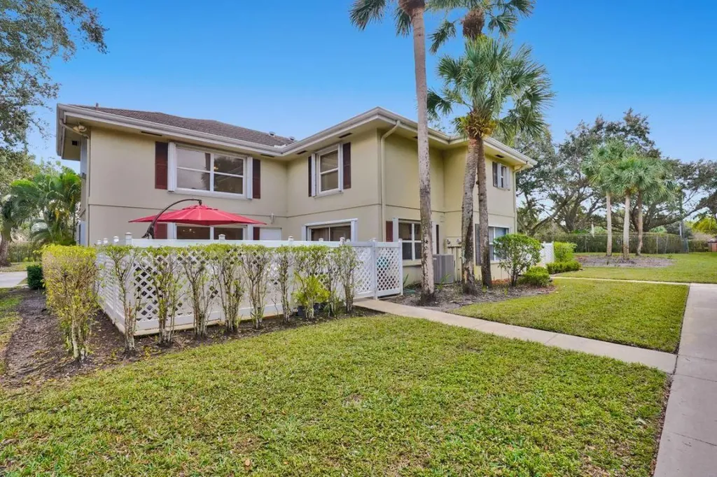 2 Amherst Court Royal Palm Beach FL 33411