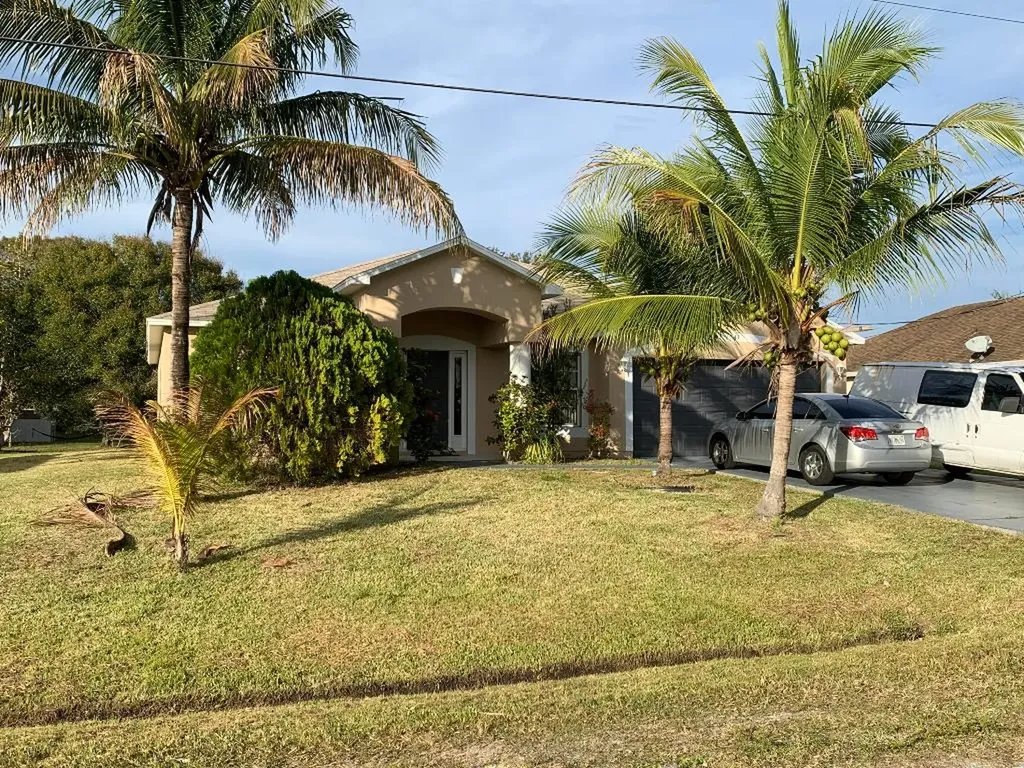 2241 SE Longhorn Avenue Port St Lucie FL 34952