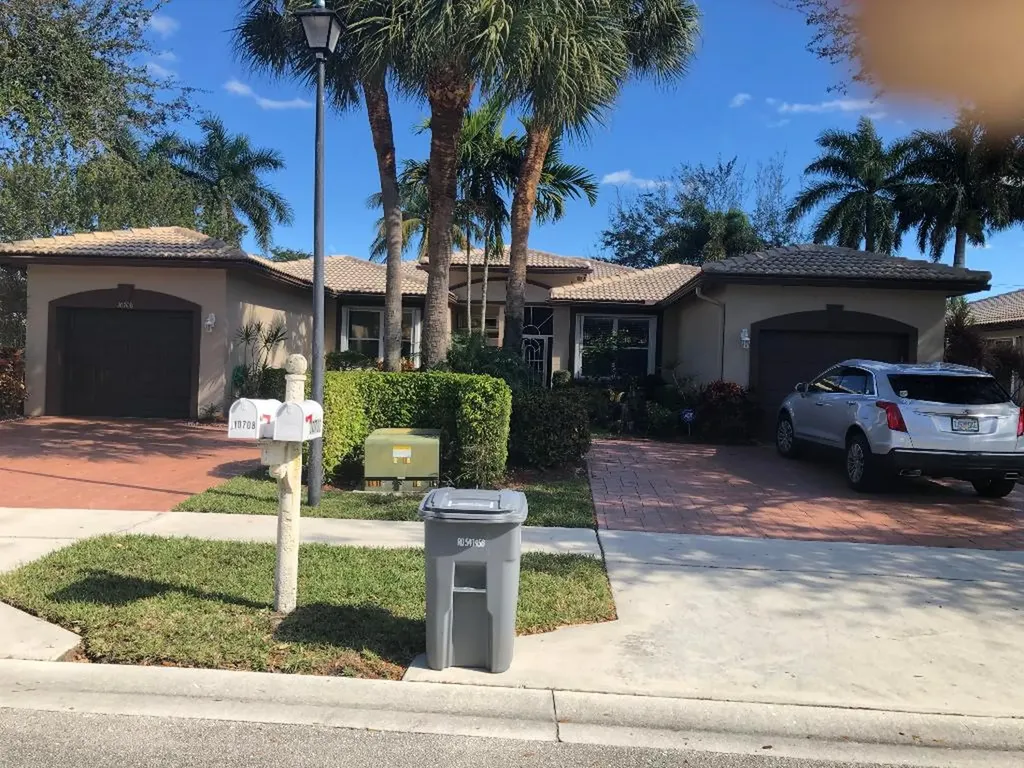 10712 Royal Caribbean Circle Boynton Beach FL 33437