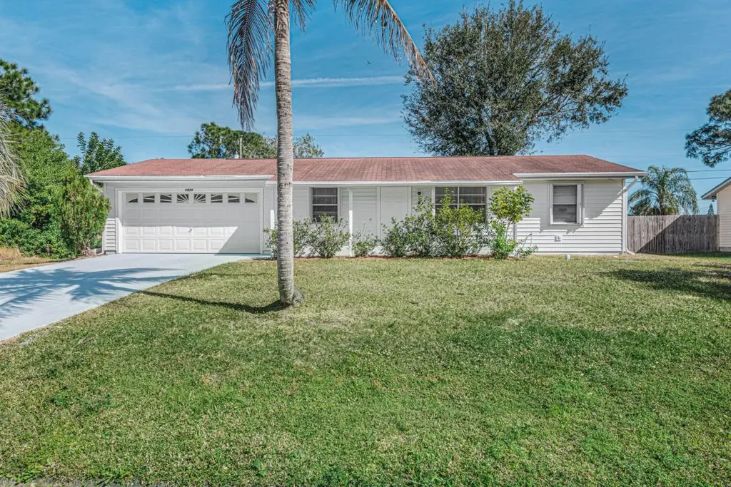1925 SW Idaho Lane Port St Lucie FL 34953