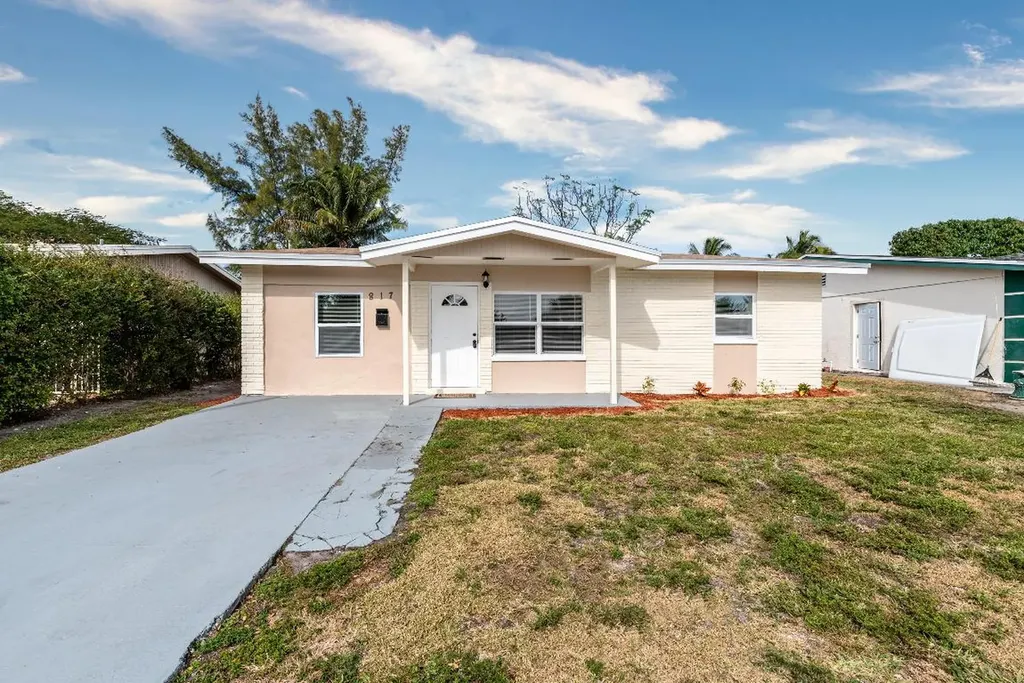817 SW 4th Street Delray Beach FL 33444