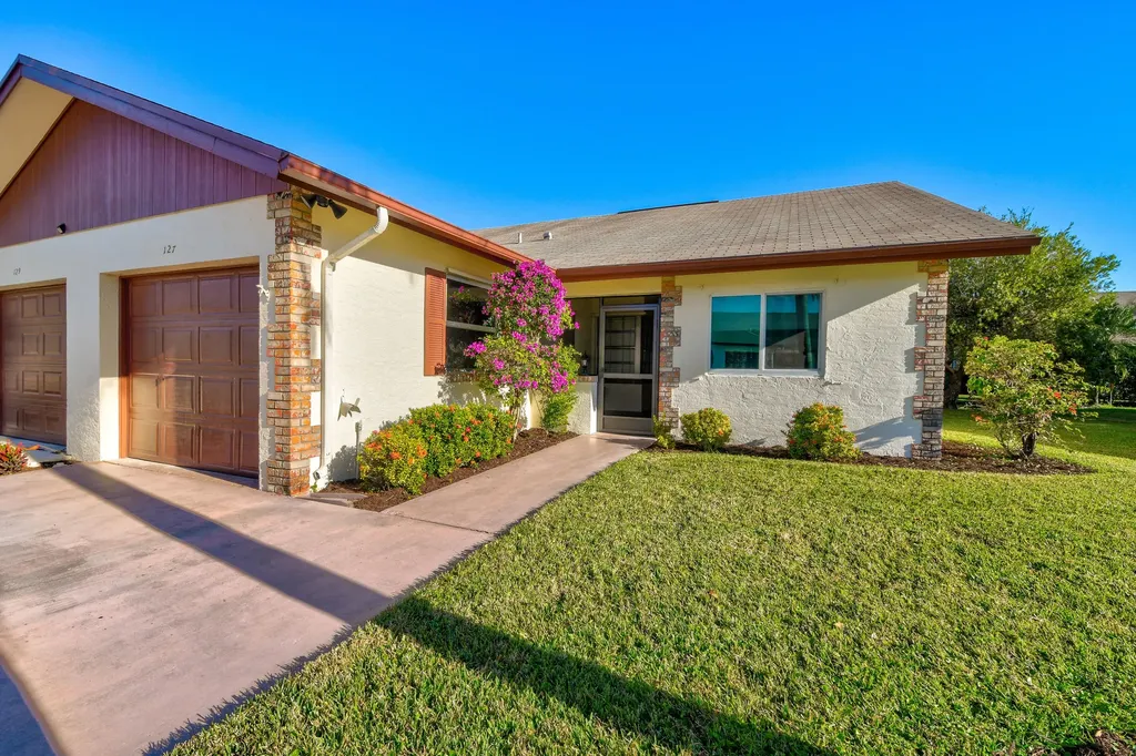 127 Moccasin Trail S Jupiter FL 33458