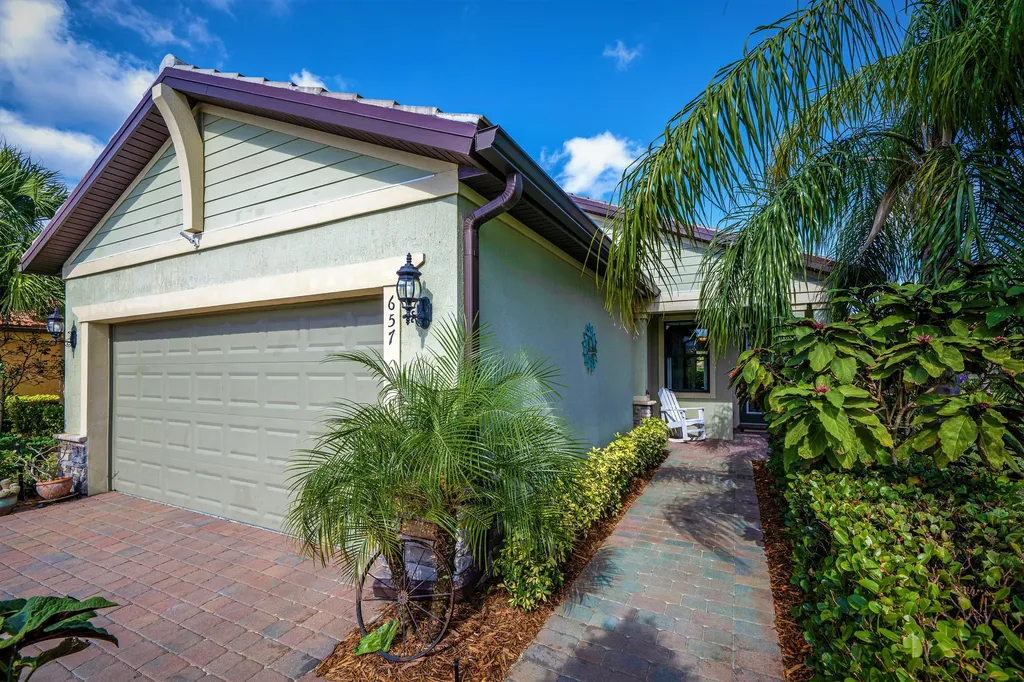 657 SE Monteiro Drive Port St Lucie FL 34984