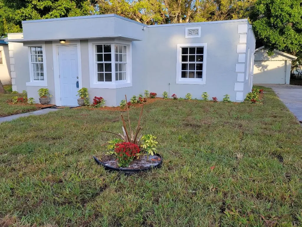 1107 S 7th Street Fort Pierce FL 34950