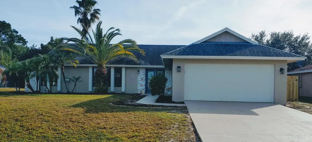 726 SE Elwood Avenue Port St Lucie FL 34983