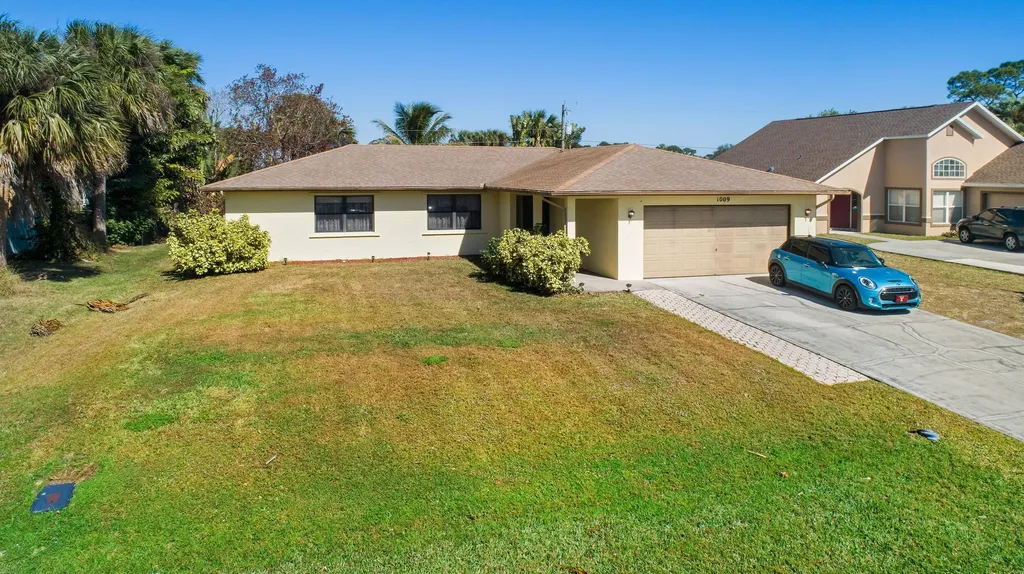 1009 SW Dalton Avenue Port St Lucie FL 34953