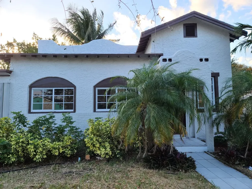 919 N Federal Highway Lake Worth Beach FL 33460