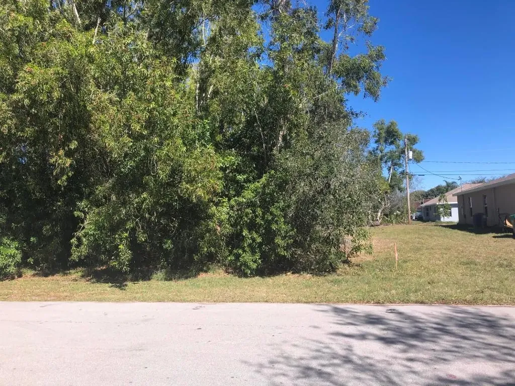 2217 SE Friendship Street Port St Lucie FL 34952