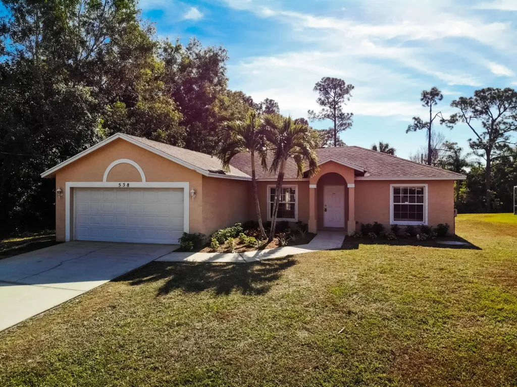558 SE Evergreen Terrace Port St Lucie FL 34983