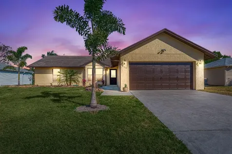 273 SW Airview Avenue Port St Lucie FL 34984