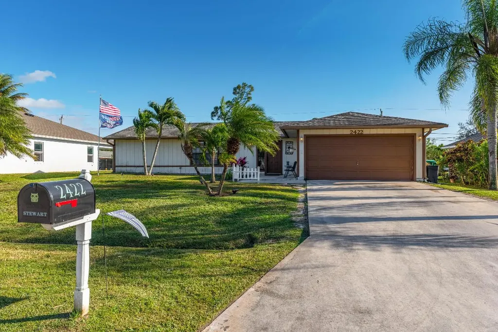 2422 SW Falcon Circle Port St Lucie FL 34953