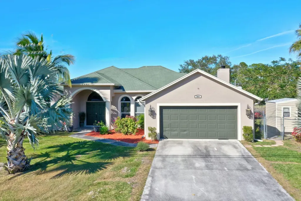 2019 SW Harrison Avenue Port St Lucie FL 34953