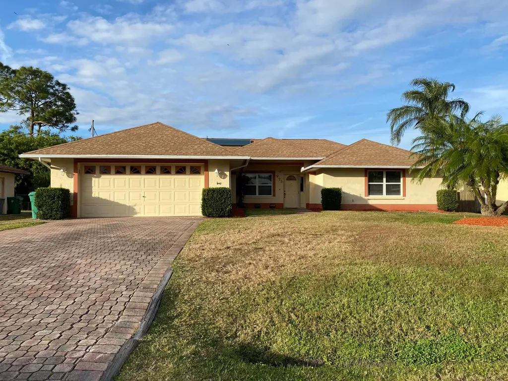 973 SE Breakwater Avenue Port St Lucie FL 34983
