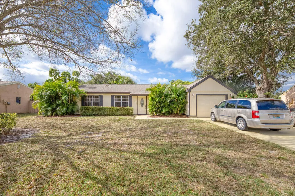1720 SE Lullaby Terrace Port St Lucie FL 34952