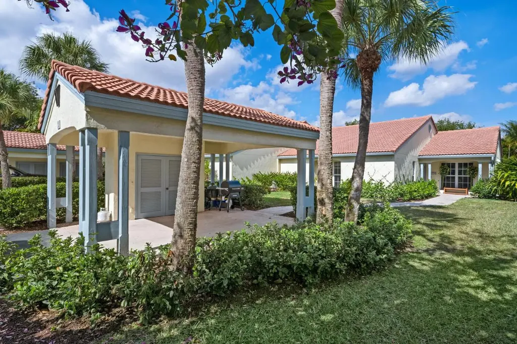 2220 Las Casitas Drive Wellington FL 33414