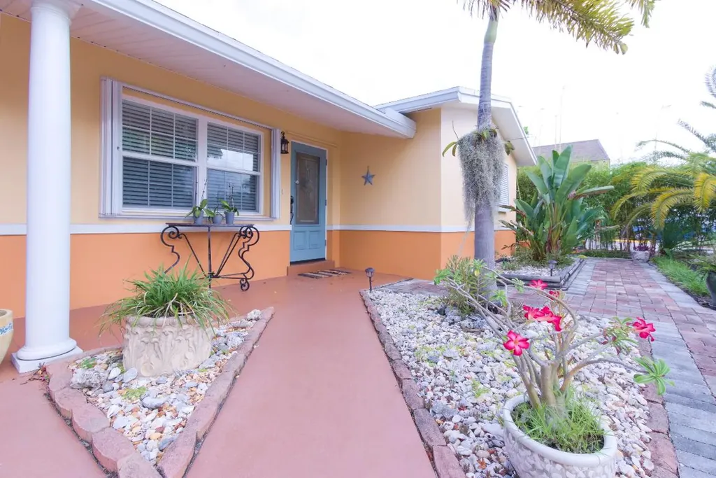 1116 S Lake Drive Lantana FL 33462