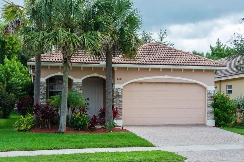 948 NW Leonardo Circle Port St Lucie FL 34986