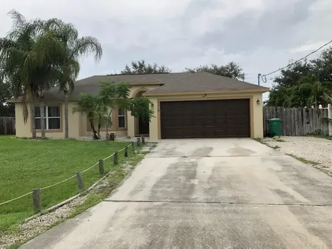 5218 NW West Piper Circle Port St Lucie FL 34986
