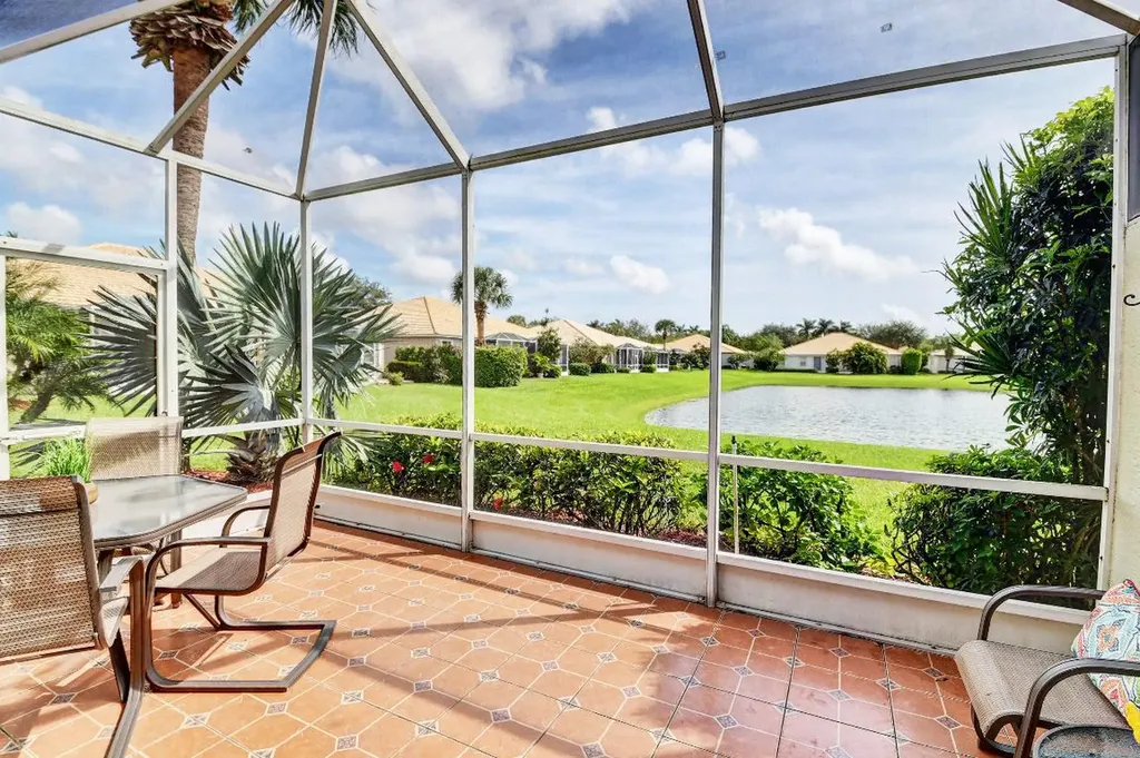 10609 Royal Caribbean Circle Boynton Beach FL 33437