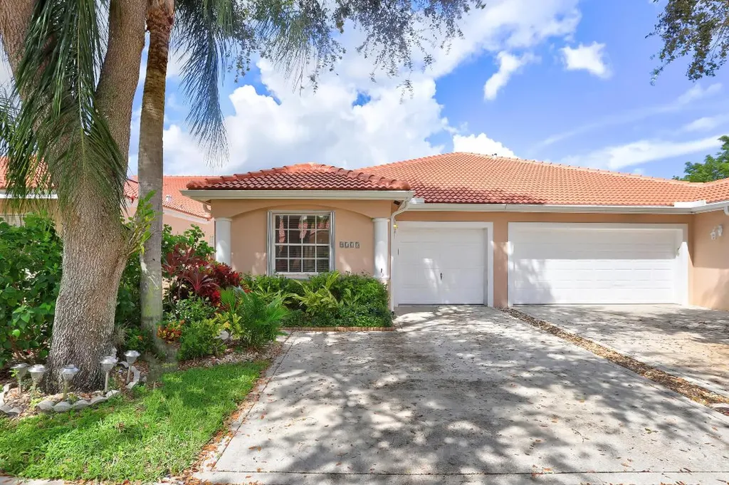 8123 Via Di Veneto Boca Raton FL 33496