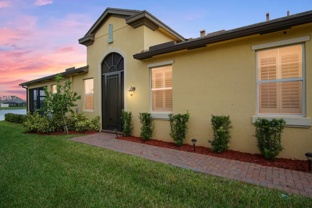 11087 SW Sunrise Lake Drive Port St Lucie FL 34987