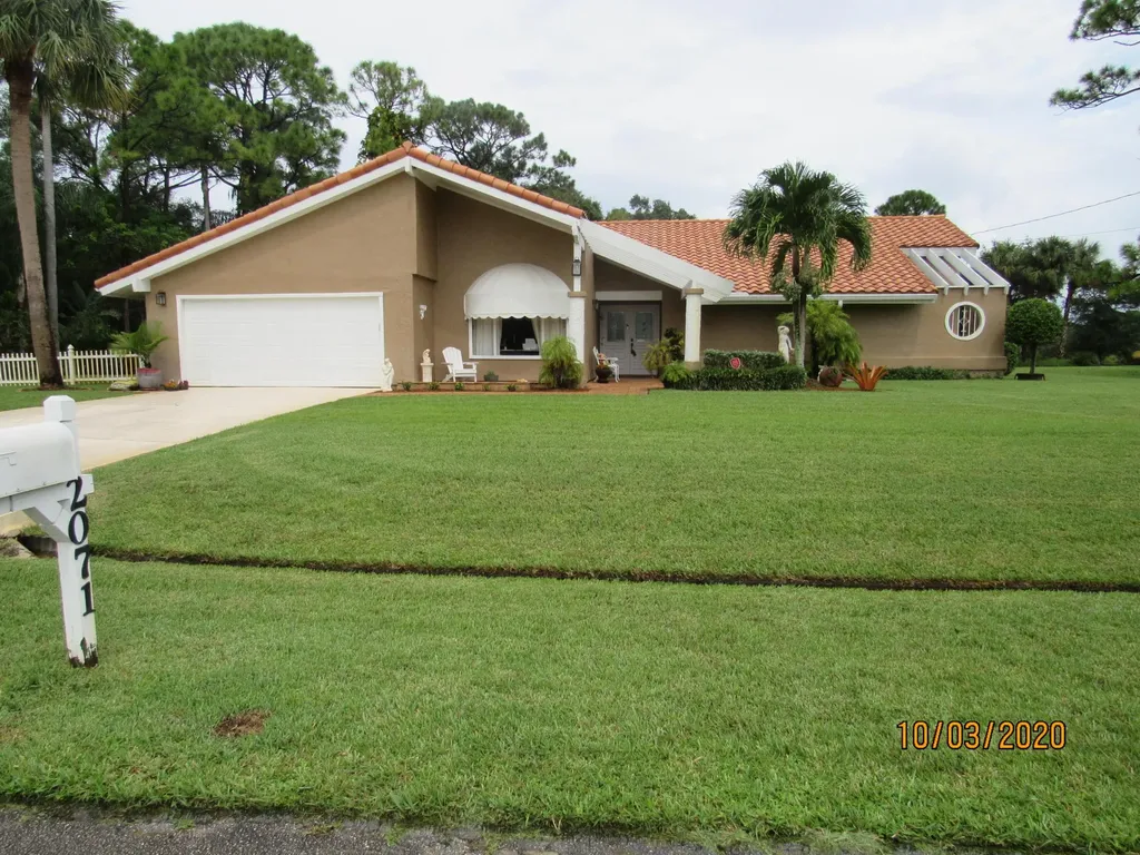 2071 SE Giffen Avenue Port St Lucie FL 34952