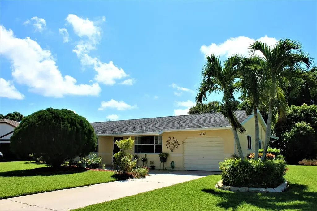 2432 SE Meadwood Court Port St Lucie FL 34952