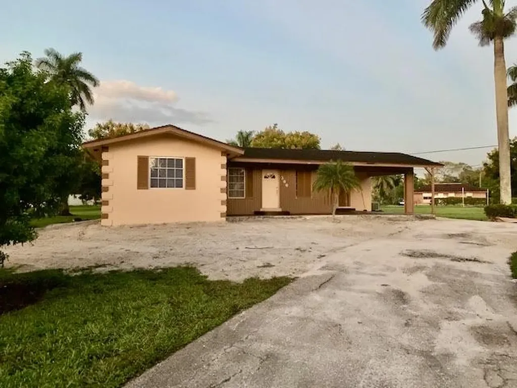 300 SE 3rd Avenue South Bay FL 33493