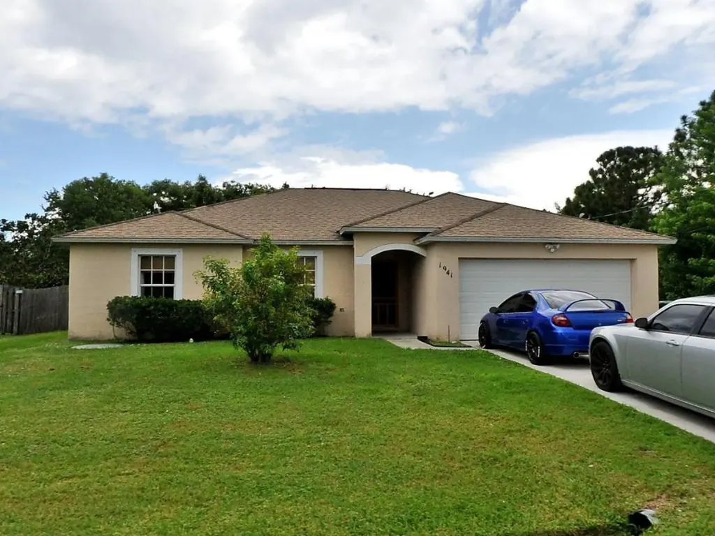1941 SE Joyner Circle Port St Lucie FL 34952